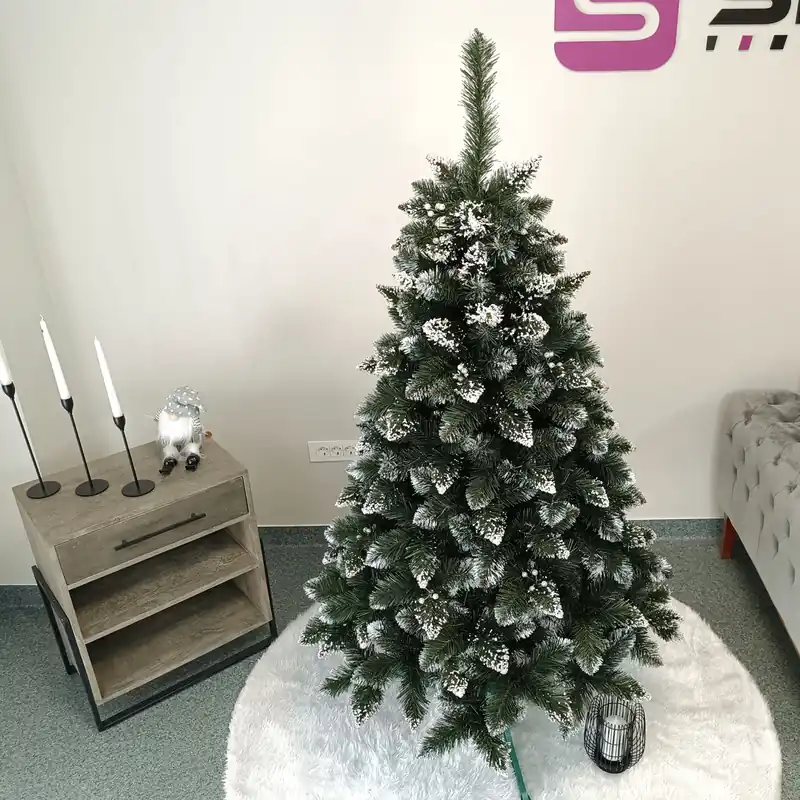 Promoție Brad artificial Christmas Deluxe by Sersimo, Crystal nins cu merisoare, 2D, 180cm