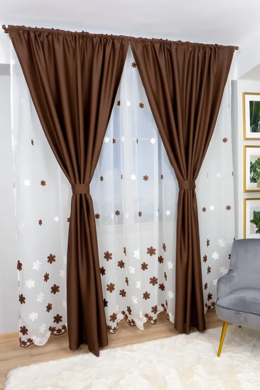 Set Catalina - Perdea din In cu Floricele Maro si Draperie Blackout Maro Elegant Reducere extra